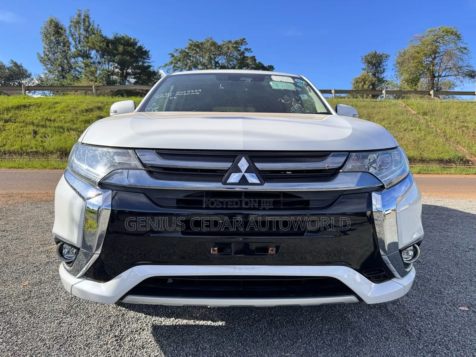 Mitsubishi Outlander 2017 White