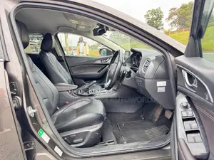Mazda Axela 2018 Brown