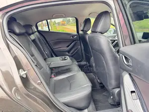 Mazda Axela 2018 Brown