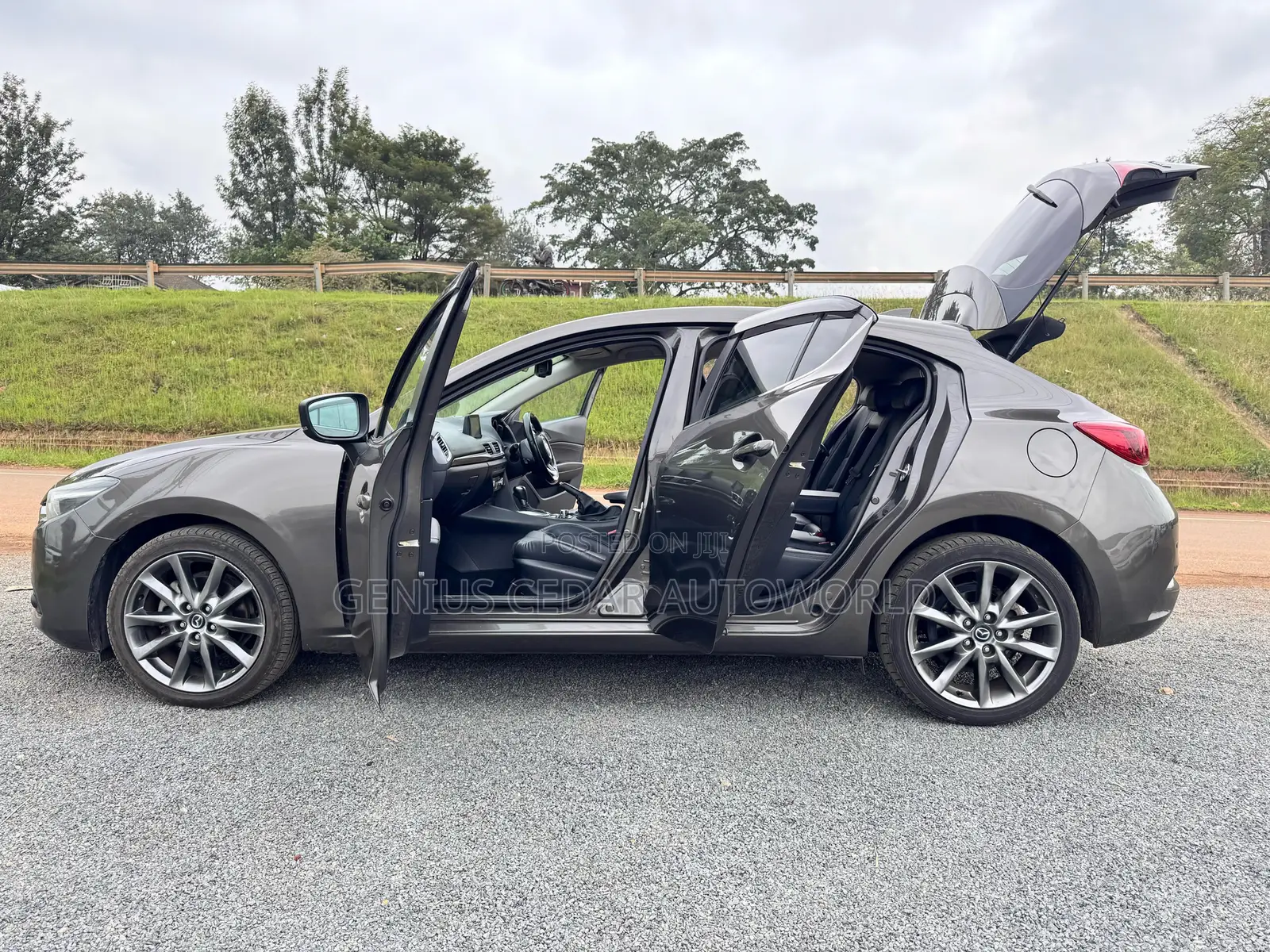 Mazda Axela 2018 Brown