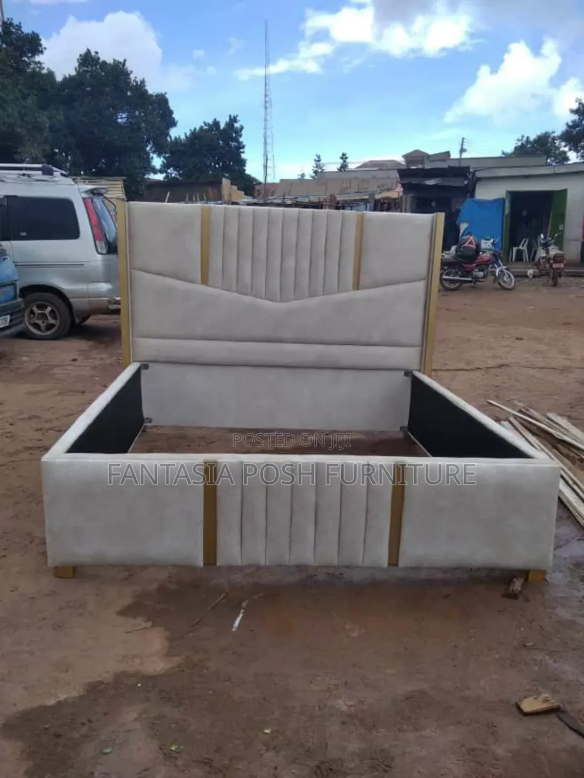5x6 Majestic-Touch Stunning Chester Bed - Free Delivery