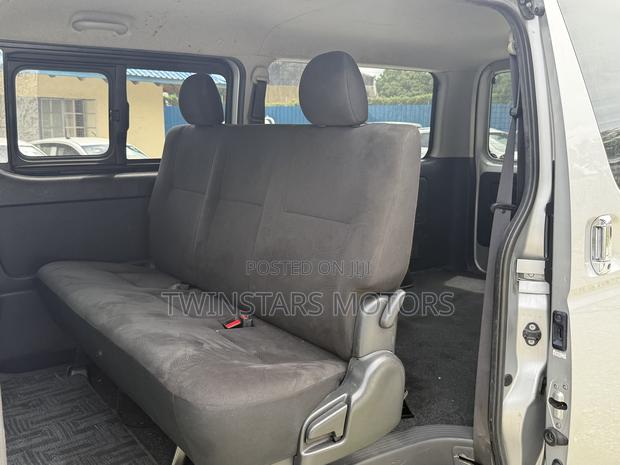 Toyota HiAce 2019 Silver - thumbnail 7