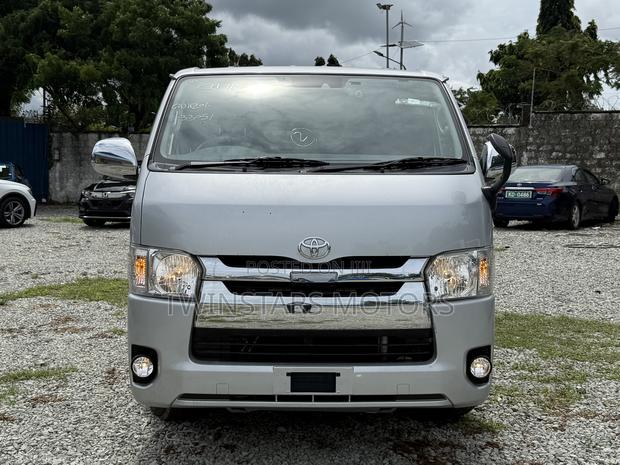Toyota HiAce 2019 Silver - main view