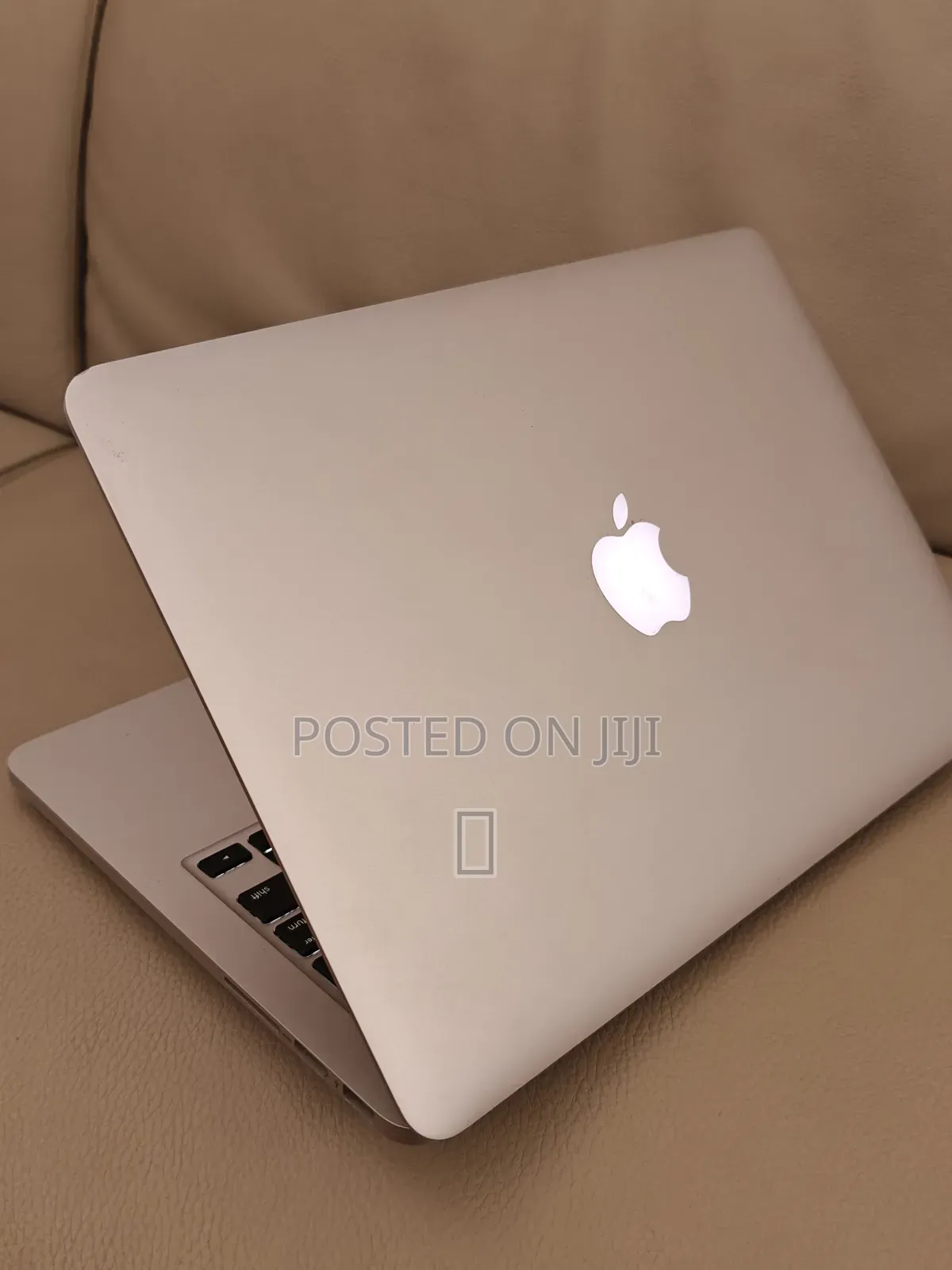 New Laptop Apple MacBook Pro 8GB Intel Core i5 SSD 256GB