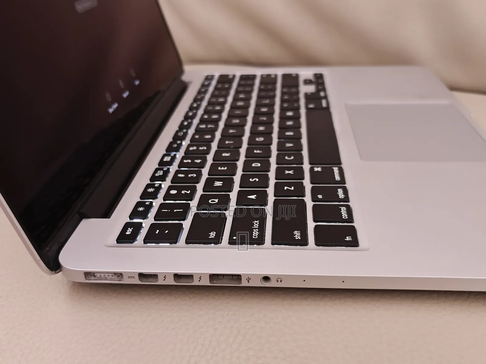 New Laptop Apple MacBook Pro 8GB Intel Core i5 SSD 256GB