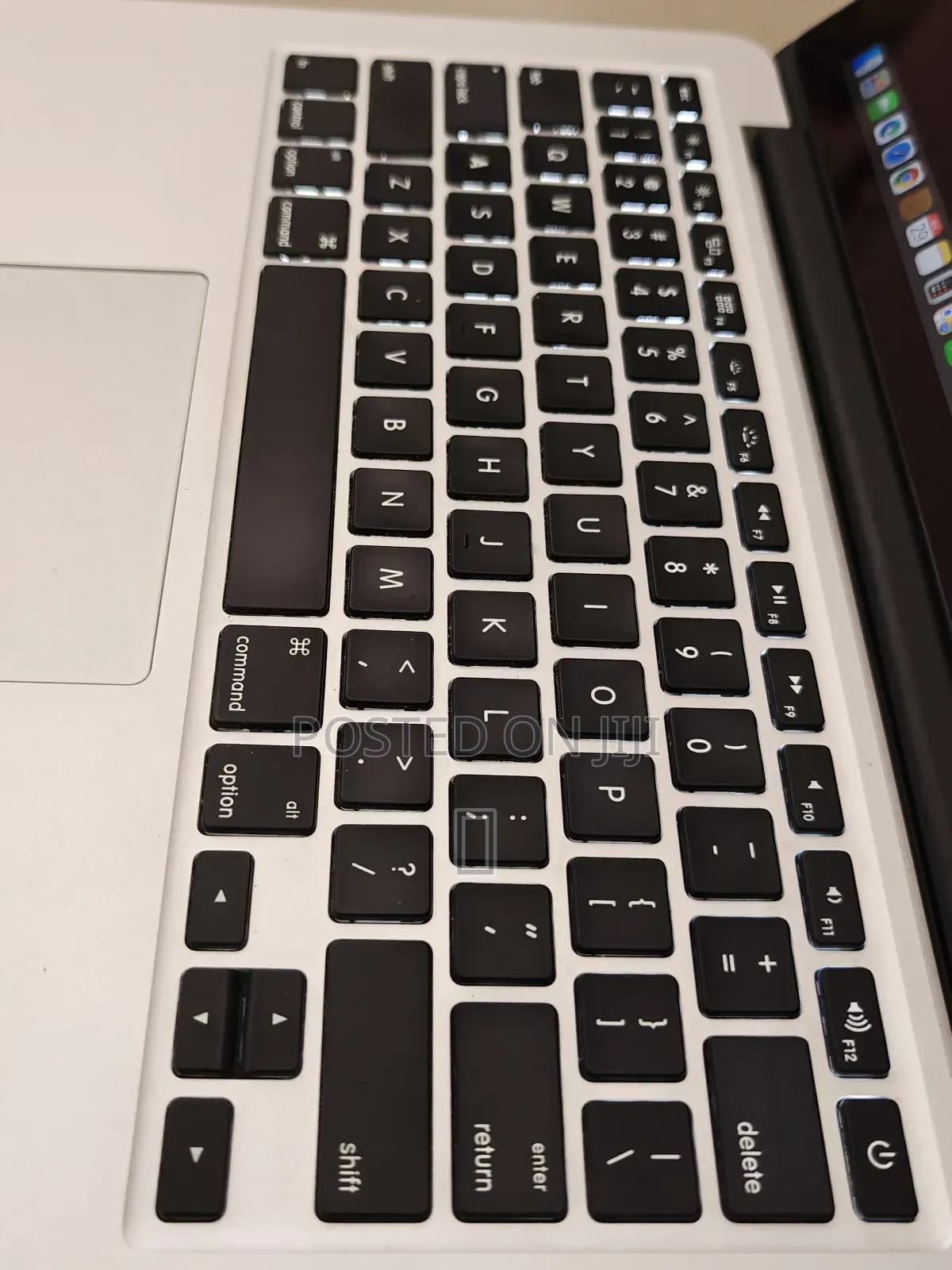 New Laptop Apple MacBook Pro 8GB Intel Core i5 SSD 256GB