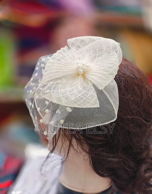 Off White Laced Mini Fascinators - thumbnail 2