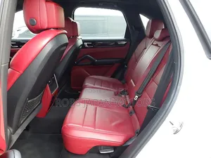 Porsche Cayenne Base AWD 2019 White
