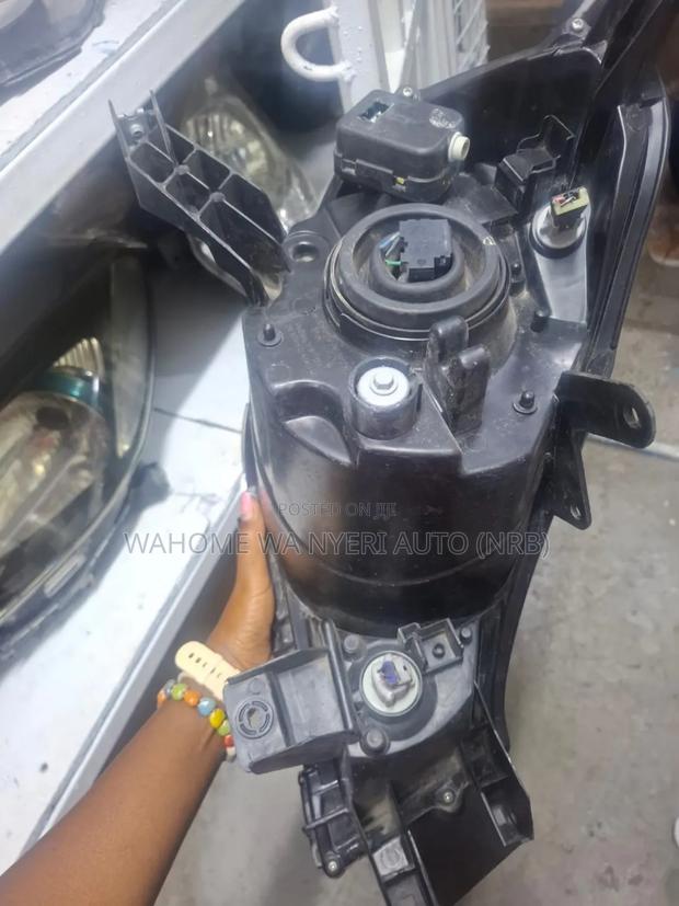 Headlight of Ad - thumbnail 2
