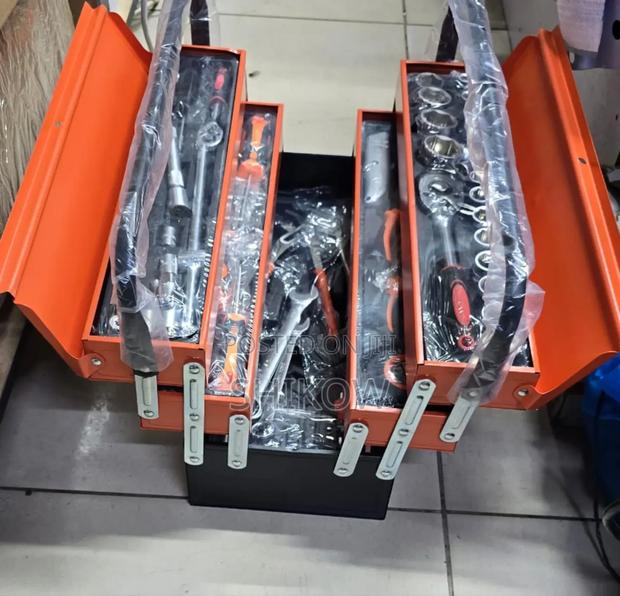 85 PCS Chrome Toolset With Metallic Box - main view