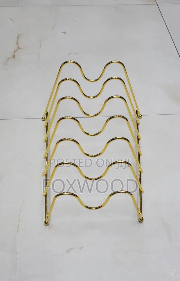 Metallic Plates Stand Now Available.