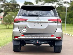 Toyota Fortuner 2.8 D RWD 2018 Silver