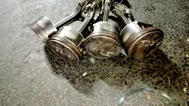 J24 Piston Suzuki Escudo - main view