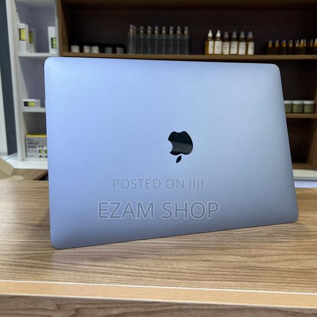 Laptop Apple MacBook 2019 16GB Intel Core I7 SSD 256GB - main view