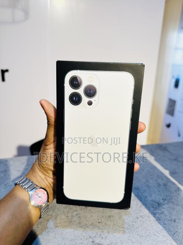 New Apple iPhone 13 Pro Max 256 GB Gold - main view