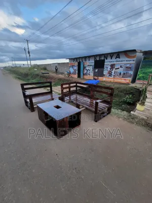 5 Seater Pallet Seats Plus Table