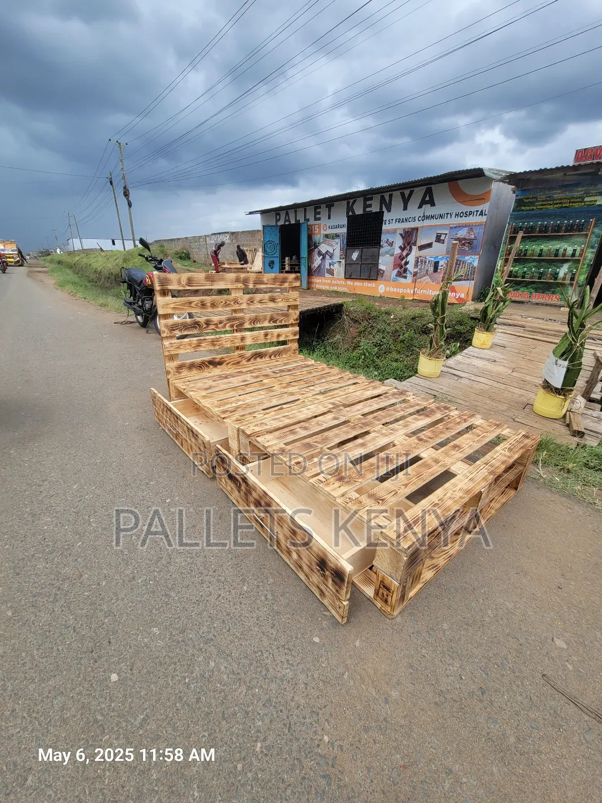 Pallet Bed With Storage- 4x6 Bed