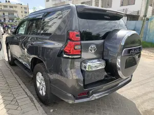 Toyota Land Cruiser Prado 2.8 2018 Gray