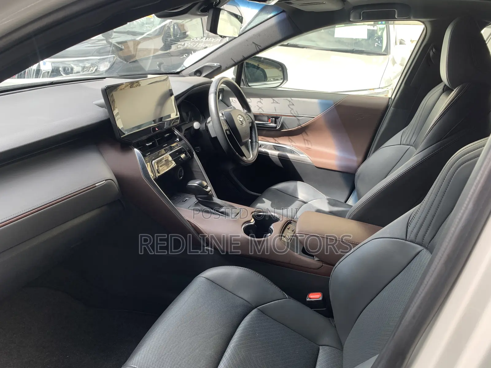 Toyota Harrier 2.5 Hybrid 2020 White