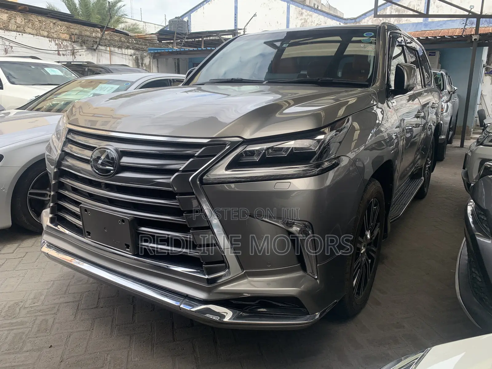 Lexus LX 570 (5 seats) AWD 2017 Ivory