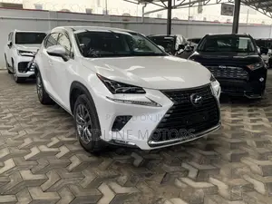 Lexus NX 300h Base 4x4 (2.5L 4cyl 2A) 2018 Pearl