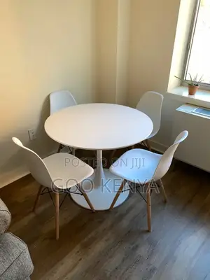 Dining Tables ; 4-Seater Tulip Round Dining Table