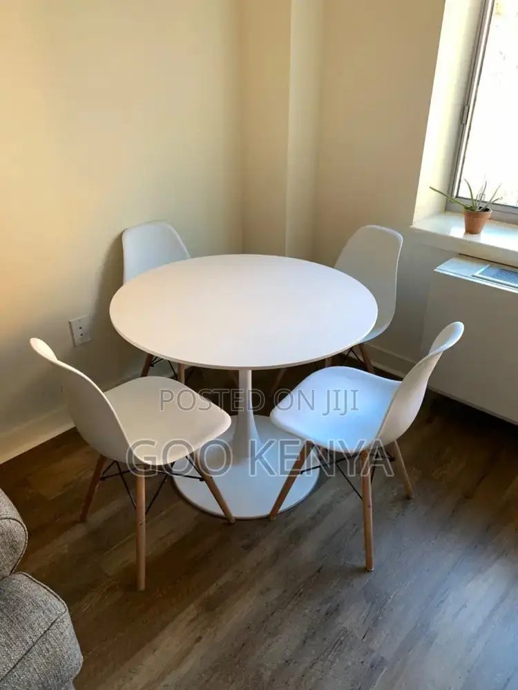 Dining Tables ; 4-Seater Tulip Round Dining Table