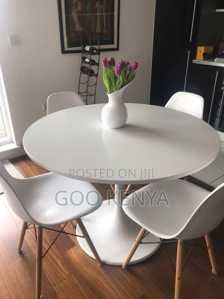 Dining Tables ; 4-Seater Tulip Round Dining Table