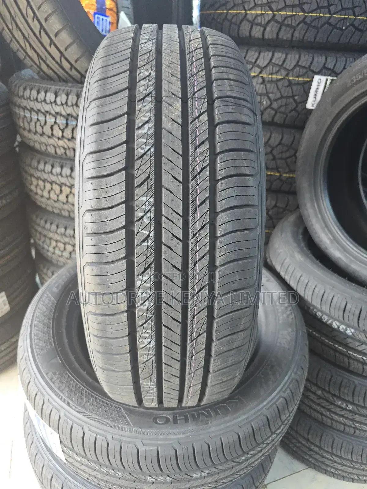 235/60r18 Kumho Crugen Tire