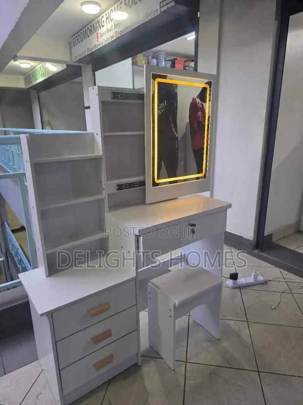 Dressing Table/Mirror and Light_tt - thumbnail 2