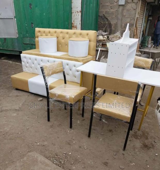 Pedicure Couch,2puffs,4 Seats and Manicure Table