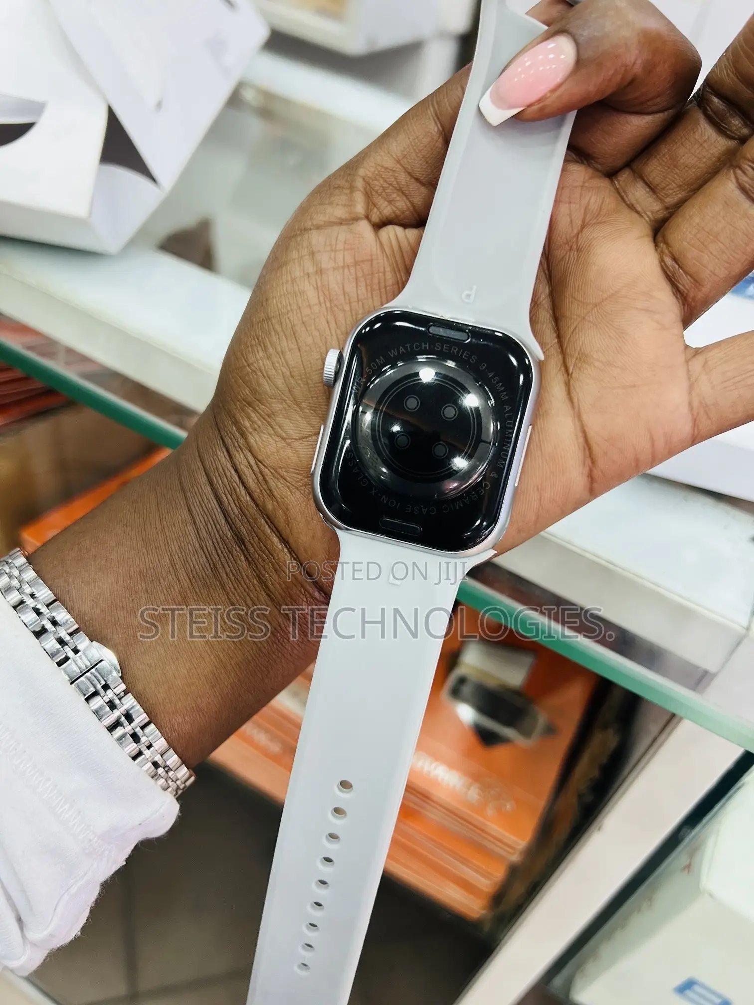 Apple Smartwatch.