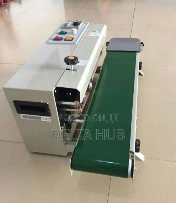Automatic Granule Packing Machine - main view