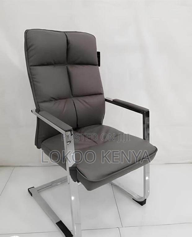 Office Chair: Sleek Black Leather Work Chair - thumbnail 3