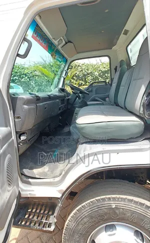 Isuzu NPR 2018