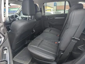 Isuzu MU-X 2023 Gray