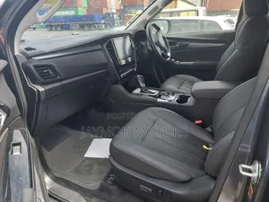 Isuzu MU-X 2023 Gray