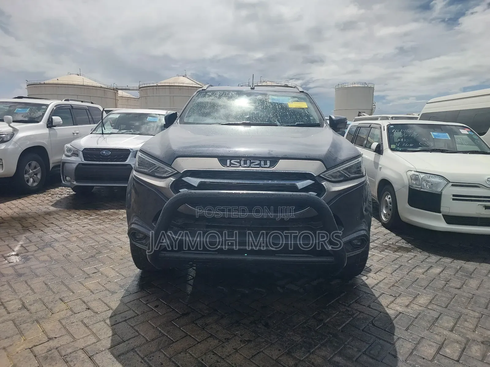 Isuzu MU-X 2023 Gray
