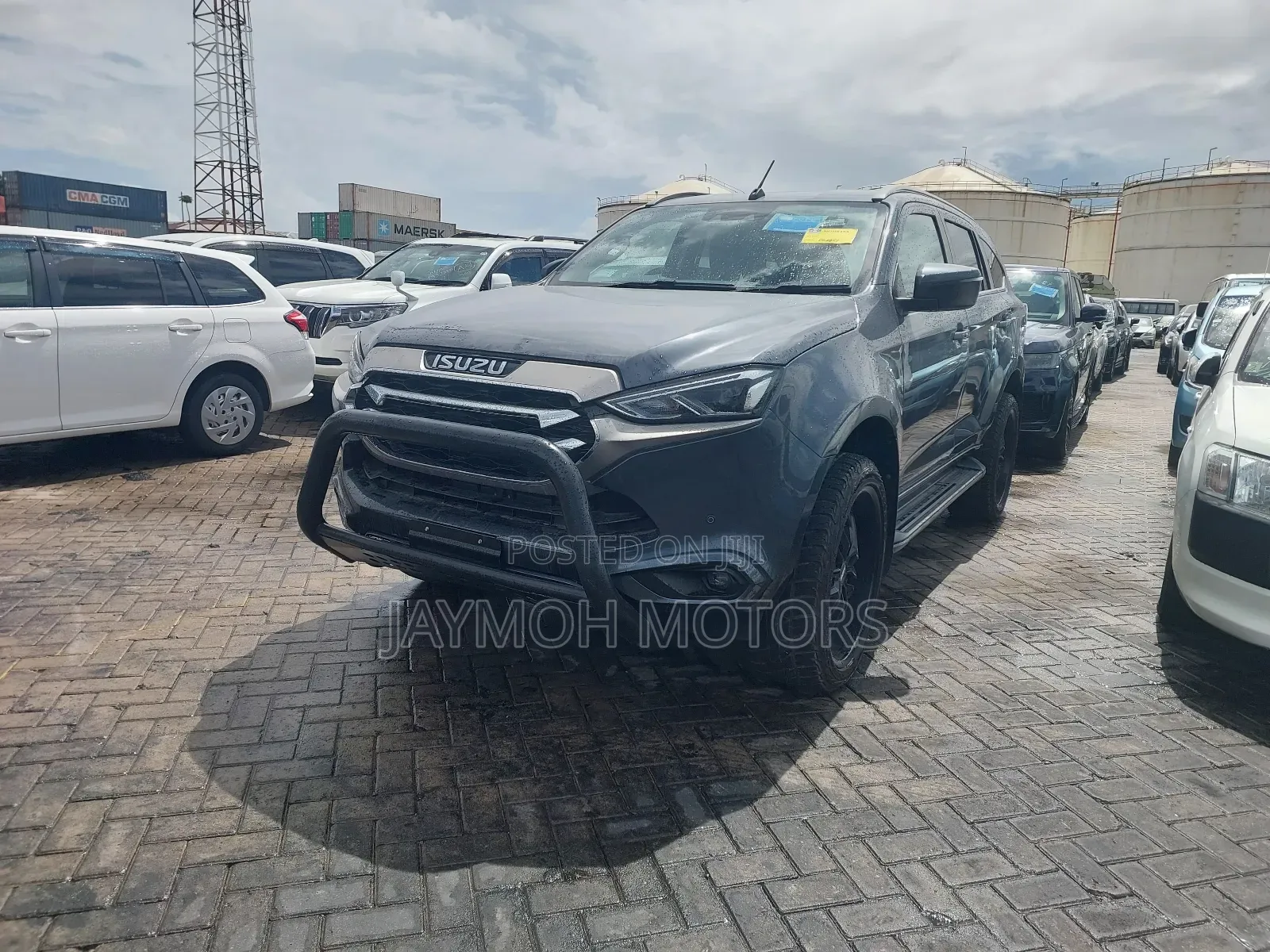 Isuzu MU-X 2023 Gray