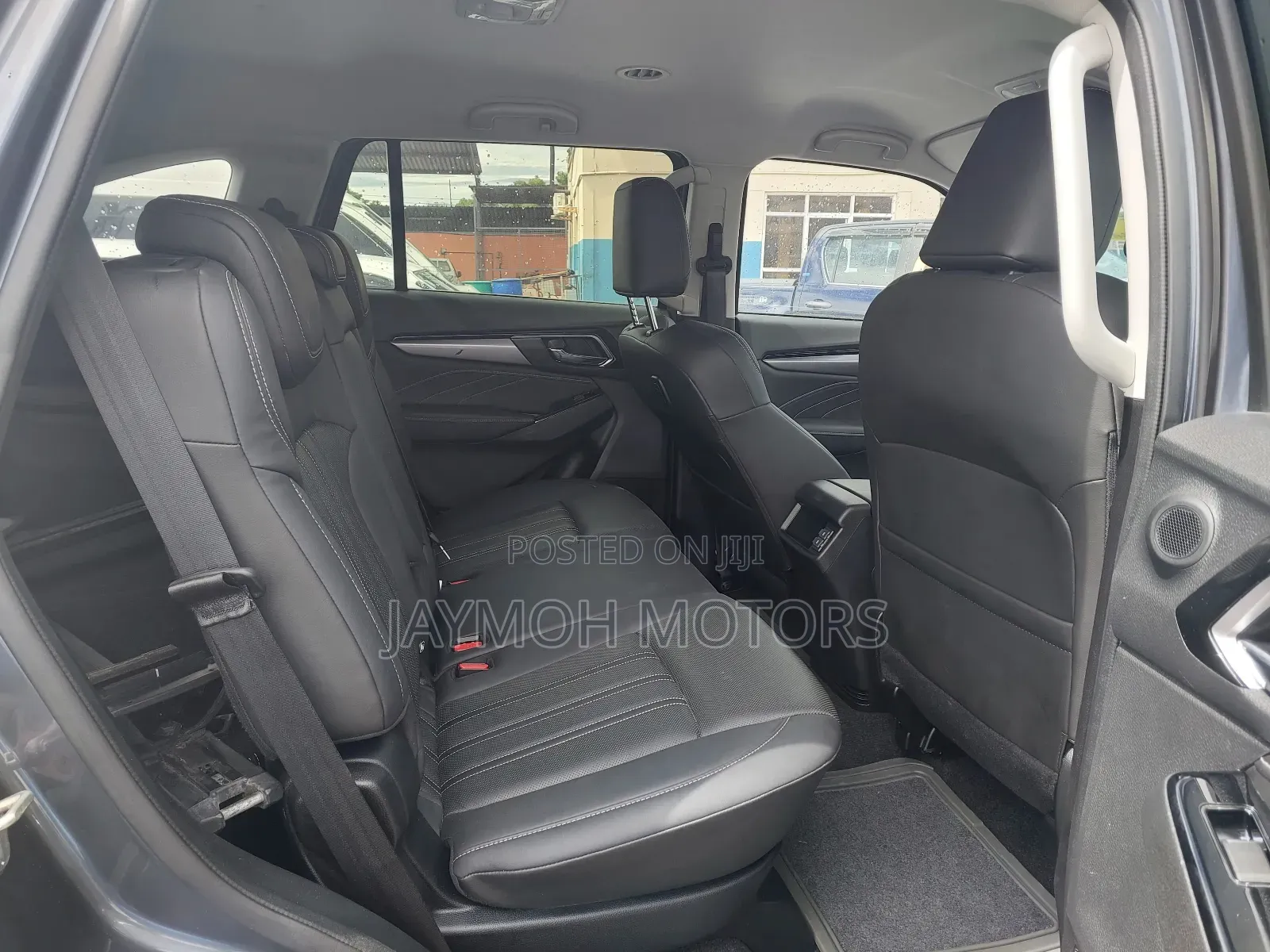 Isuzu MU-X 2023 Gray