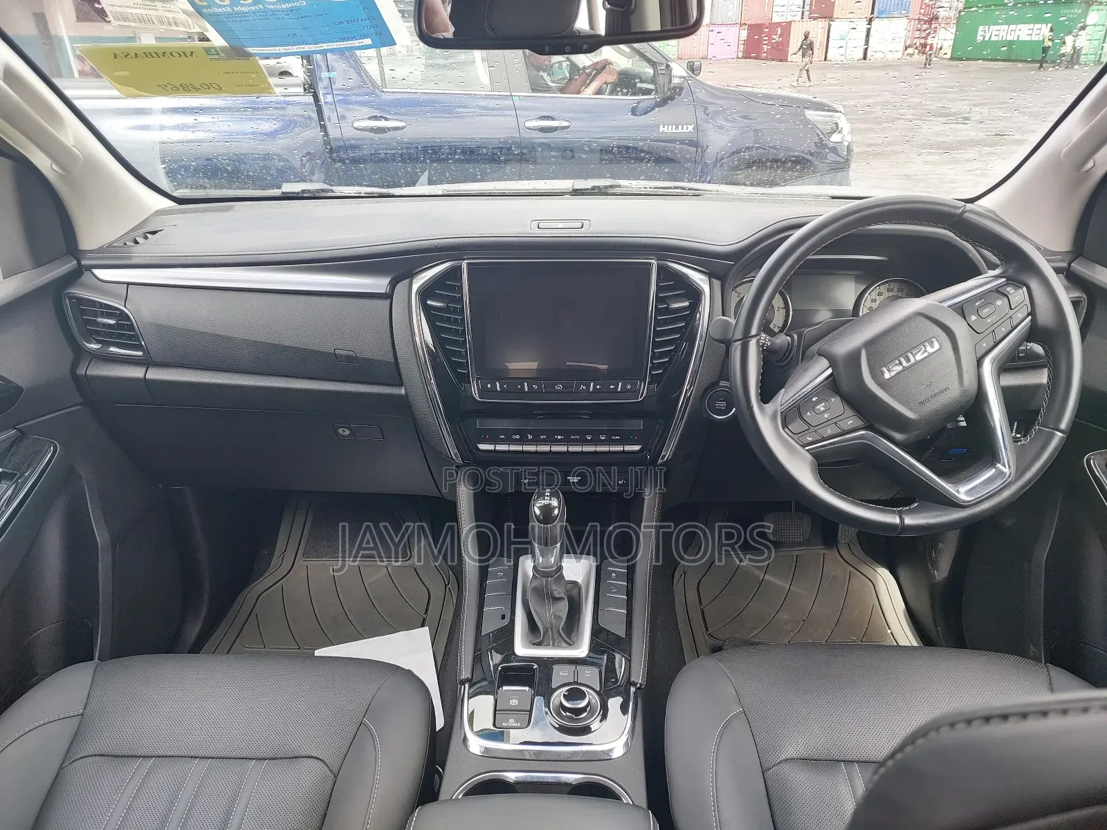 Isuzu MU-X 2023 Gray