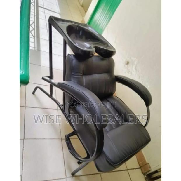 Kinyozi/ Salon Chair and Sink √°