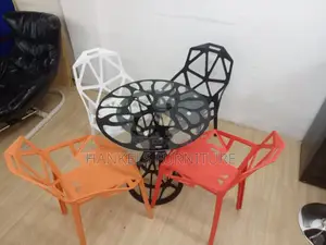 Outdoor Gallery Table