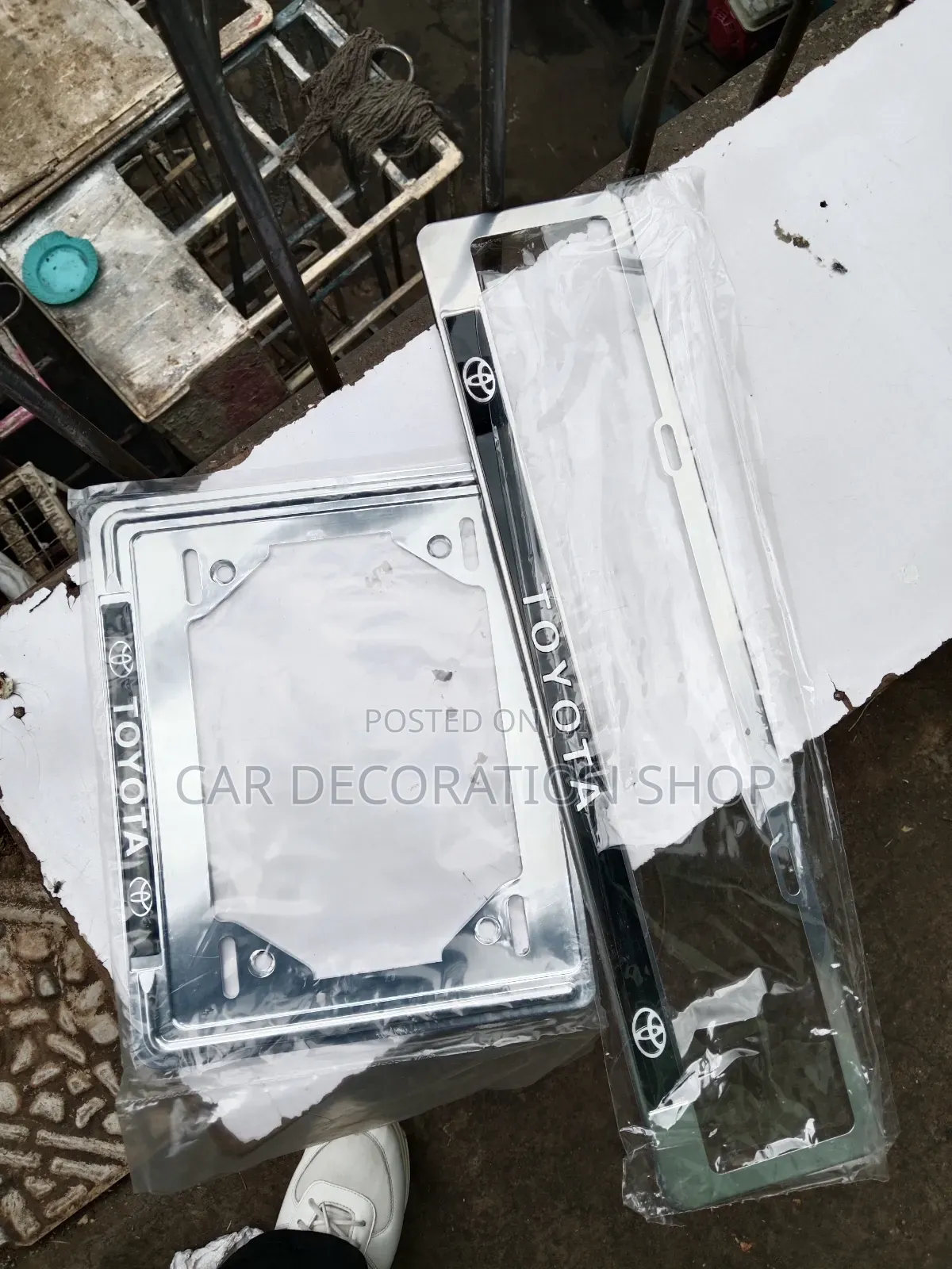 Chrome Square /Oblong Toyota Branded Plates Mount