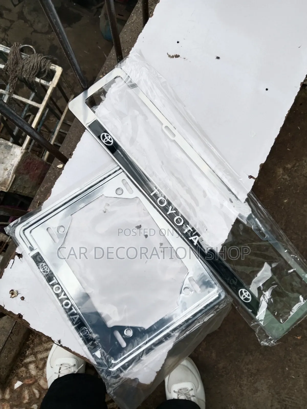Chrome Square /Oblong Toyota Branded Plates Mount