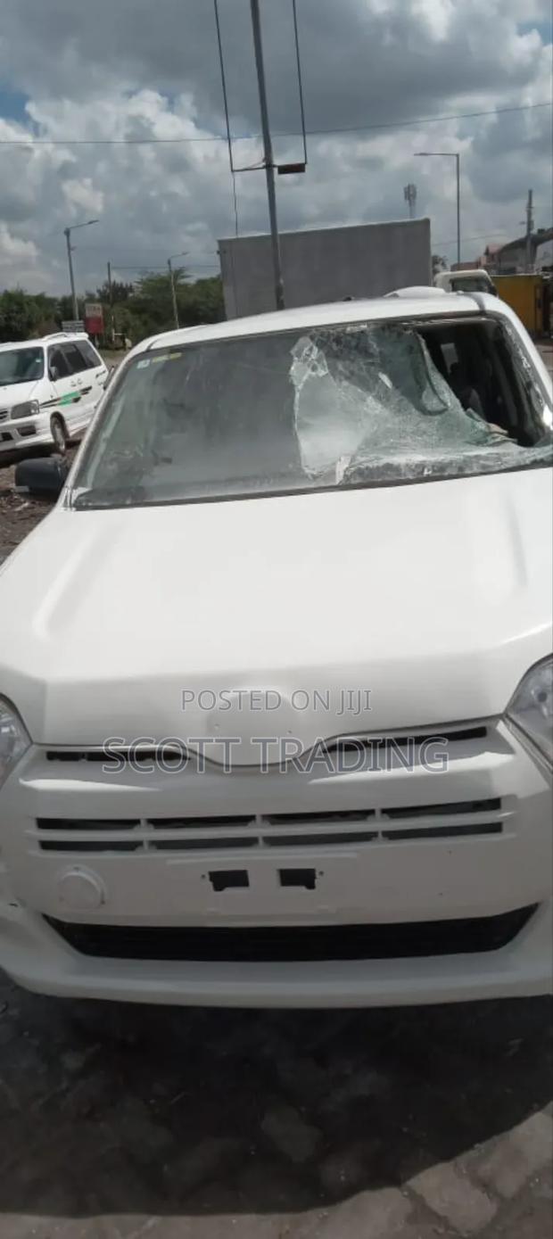 Toyota Probox Windscreen - thumbnail 2