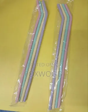 A Set of Reusable Silicone Drinking Straws 4pcs