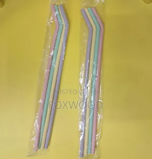 A Set of Reusable Silicone Drinking Straws 4pcs