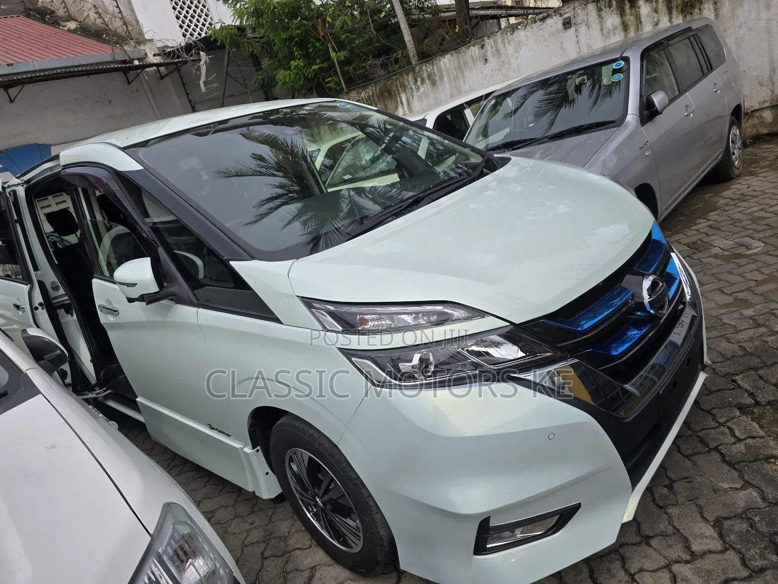 Nissan Serena 2018 White