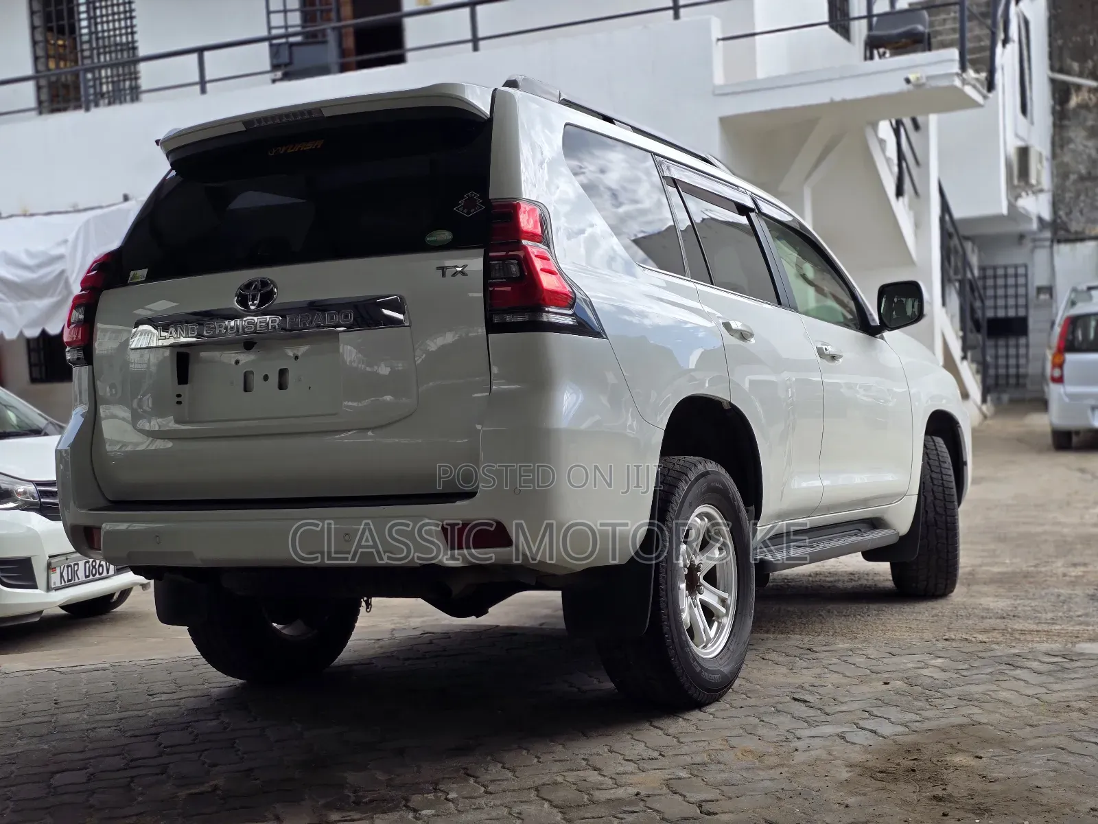 Toyota Land Cruiser Prado 2.8 2019 White